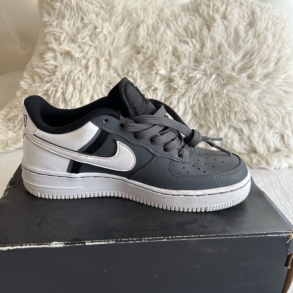 Nike Air Force - Picture 1 of 3